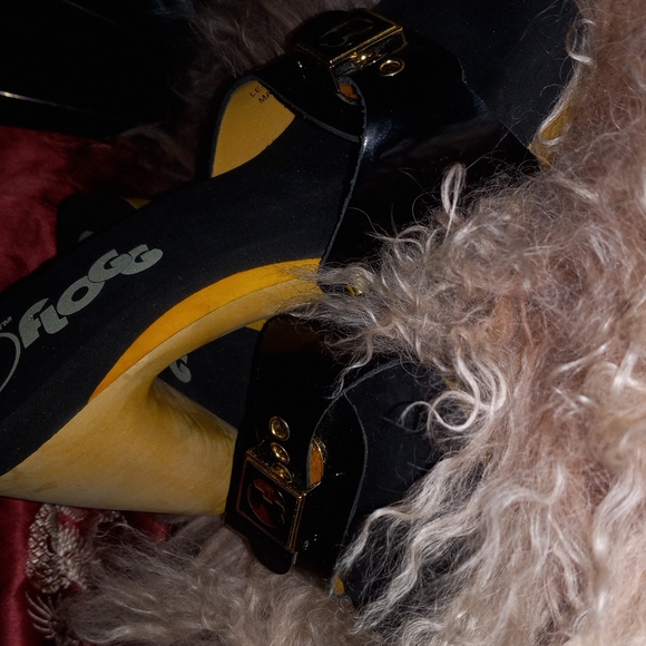 Clogs - Picture 2 of 4